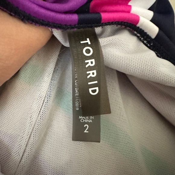 size 2 Torrid stripe onepiece swimsuit wireless - Picture 4 of 5